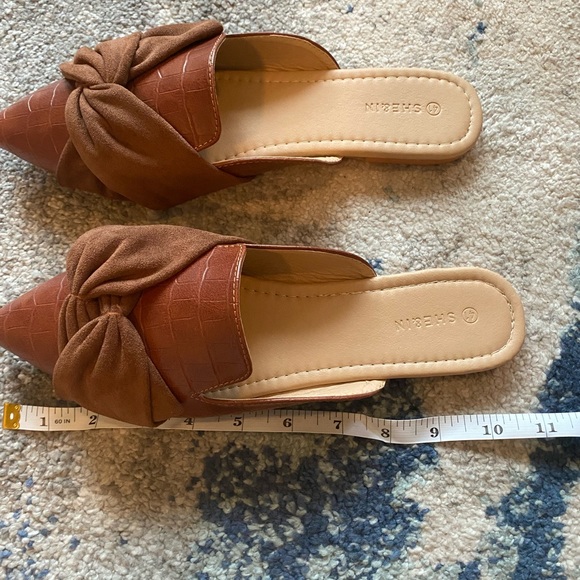 ❤️Croc Embossed Twist Flat Mules - Picture 8 of 8